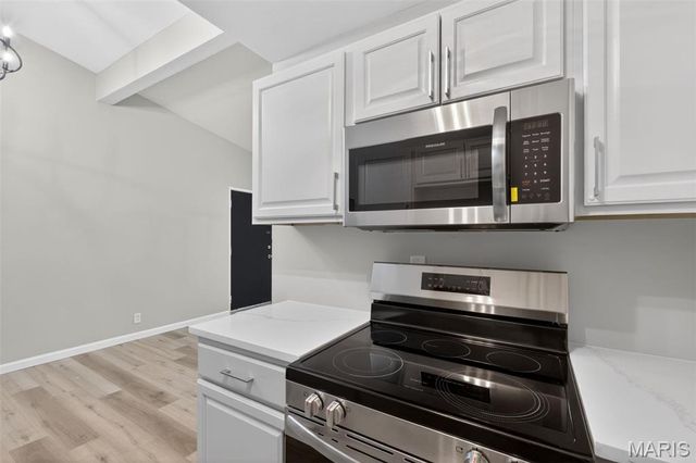 10469 Briarbend Drive 7, Creve Coeur, MO 63146