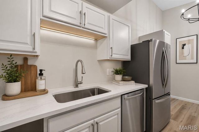 10469 Briarbend Drive 7, Creve Coeur, MO 63146