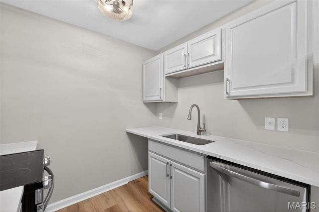10469 Briarbend Drive 7, Creve Coeur, MO 63146