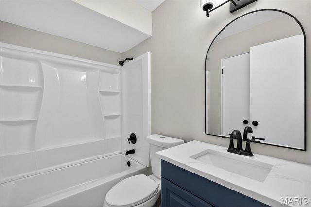 10469 Briarbend Drive 7, Creve Coeur, MO 63146