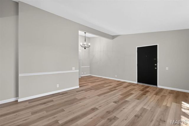 10469 Briarbend Drive 7, Creve Coeur, MO 63146