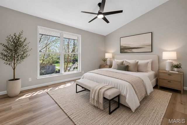 10469 Briarbend Drive 7, Creve Coeur, MO 63146