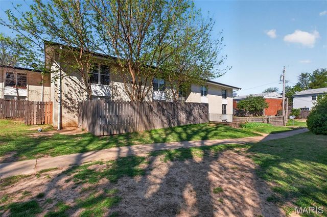 10469 Briarbend Drive 7, Creve Coeur, MO 63146