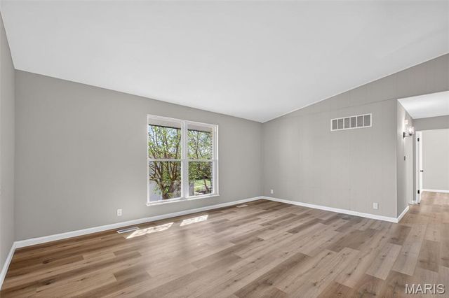 10469 Briarbend Drive 7, Creve Coeur, MO 63146