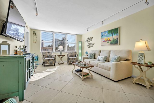 201 N Ocean Boulevard 203, Pompano Beach, FL 33062