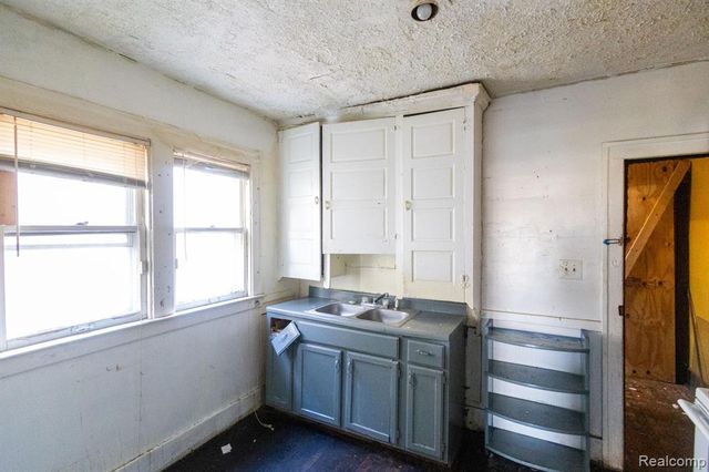 7505 Prairie Street, Detroit, MI 48210
