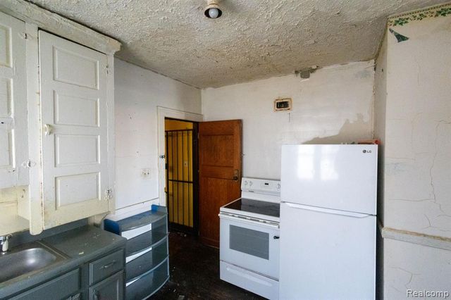 7505 Prairie Street, Detroit, MI 48210