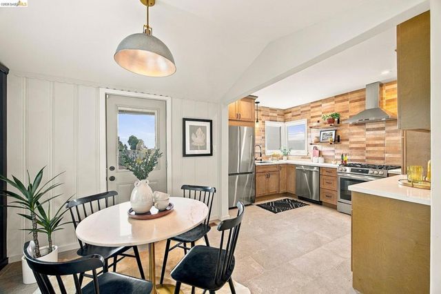 6027 Buena Ventura Ave., Oakland, CA 94605
