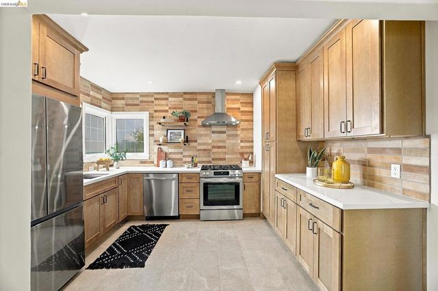 6027 Buena Ventura Ave., Oakland, CA 94605