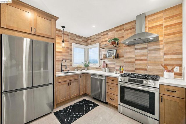 6027 Buena Ventura Ave., Oakland, CA 94605
