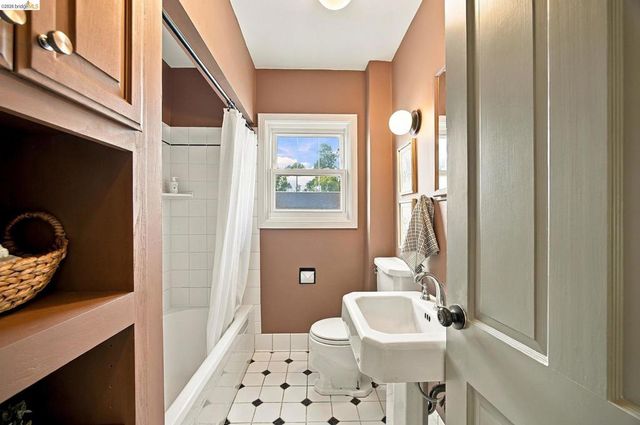 6027 Buena Ventura Ave., Oakland, CA 94605