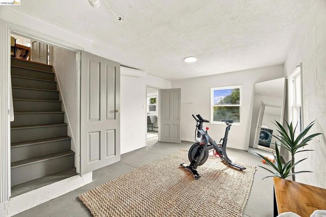 6027 Buena Ventura Ave., Oakland, CA 94605
