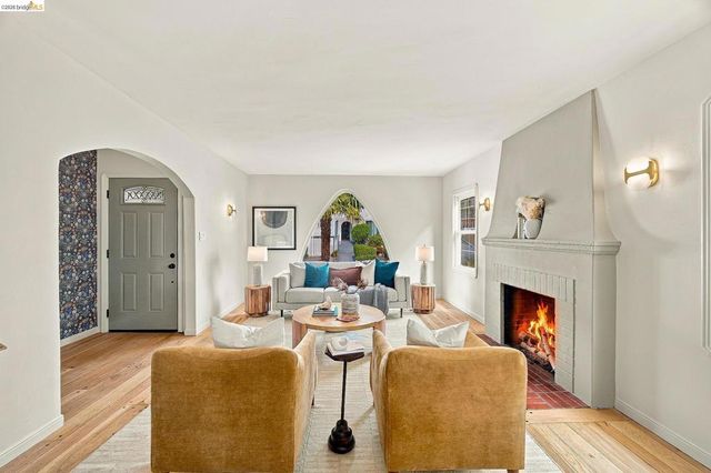 6027 Buena Ventura Ave., Oakland, CA 94605