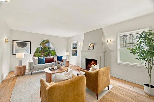 6027 Buena Ventura Ave., Oakland, CA 94605