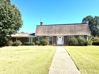 2301 Stonebridge Rd, Dothan, AL 36301