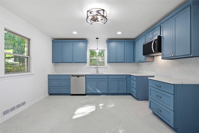 2266 Sutter Street, Dallas, TX 75216