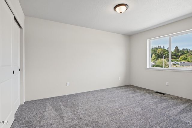 167 SE Champagne Court 361202, Grants Pass, OR 97527