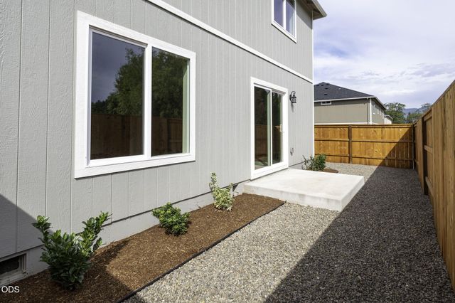 167 SE Champagne Court 361202, Grants Pass, OR 97527