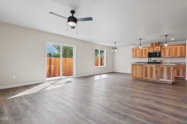 167 SE Champagne Court 361202, Grants Pass, OR 97527