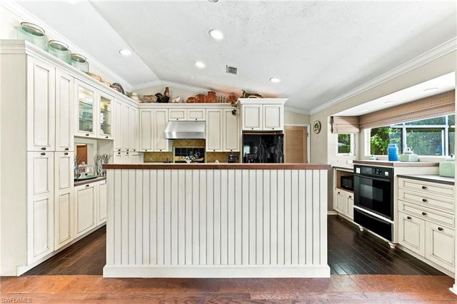 5247 Cherry Wood DR, Naples, FL 34119
