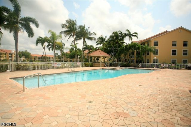 4650 Saint Croix LN 716, Naples, FL 34109