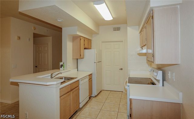 4650 Saint Croix LN 716, Naples, FL 34109