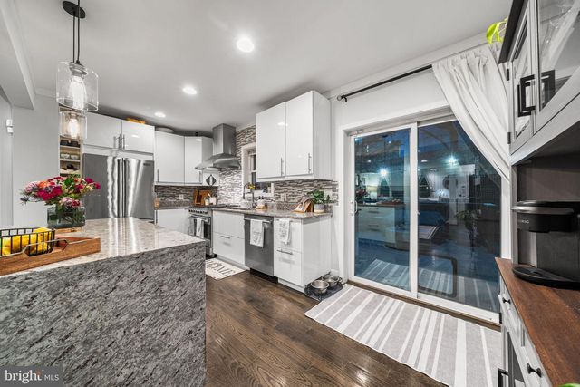 1433 FORT STEVENS DR NW, Washington, DC 20011