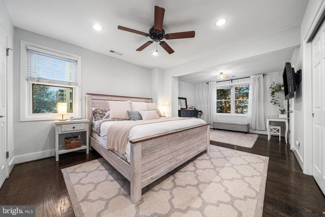 1433 FORT STEVENS DR NW, Washington, DC 20011