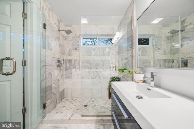 1433 FORT STEVENS DR NW, Washington, DC 20011