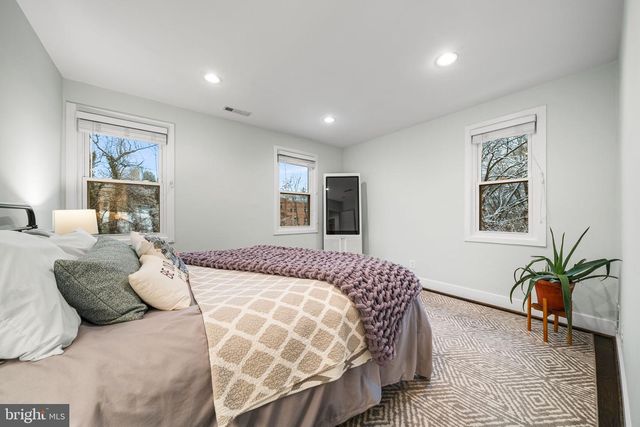 1433 FORT STEVENS DR NW, Washington, DC 20011