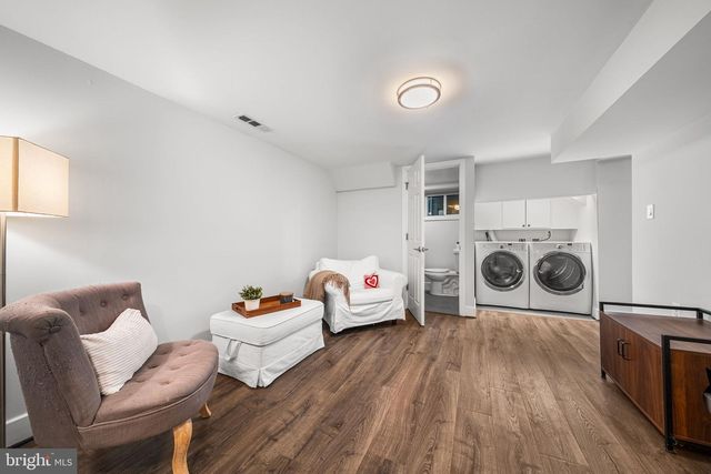 1433 FORT STEVENS DR NW, Washington, DC 20011