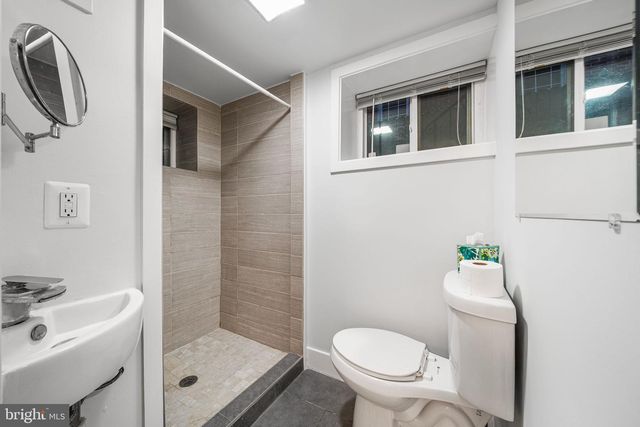 1433 FORT STEVENS DR NW, Washington, DC 20011