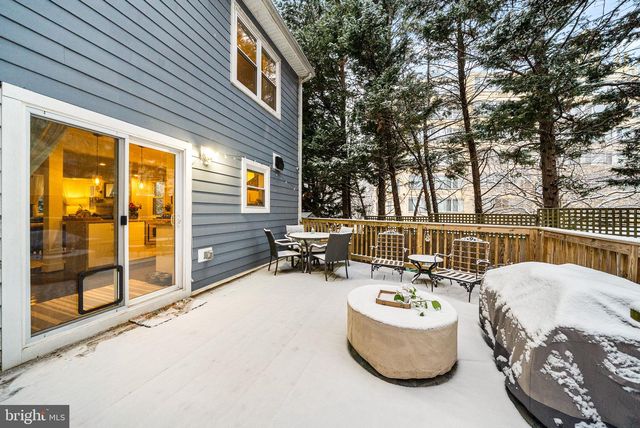 1433 FORT STEVENS DR NW, Washington, DC 20011