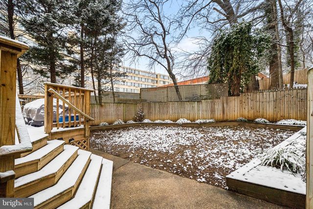 1433 FORT STEVENS DR NW, Washington, DC 20011