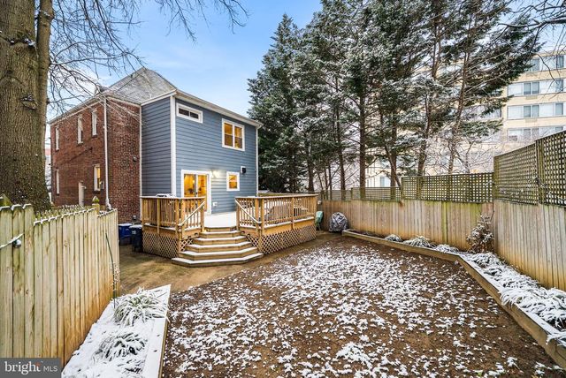 1433 FORT STEVENS DR NW, Washington, DC 20011