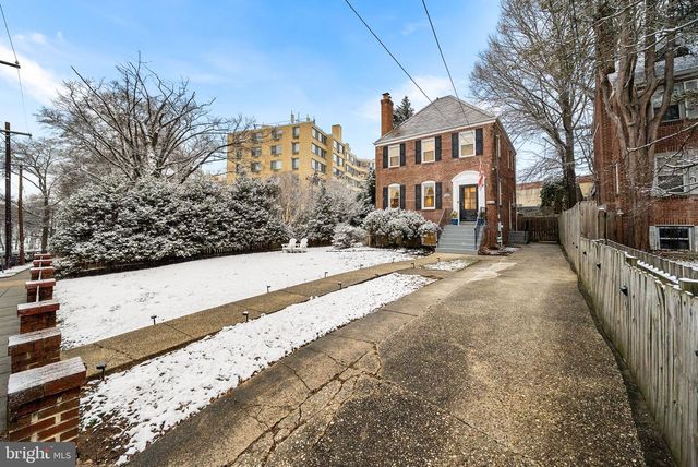 1433 FORT STEVENS DR NW, Washington, DC 20011