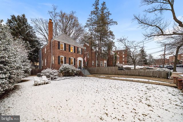 1433 FORT STEVENS DR NW, Washington, DC 20011