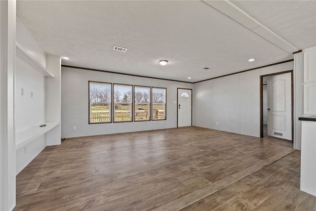 21649 W Big Springs Road, Gravette, AR 72736