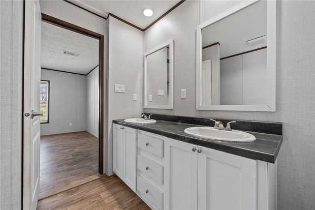 21649 W Big Springs Road, Gravette, AR 72736