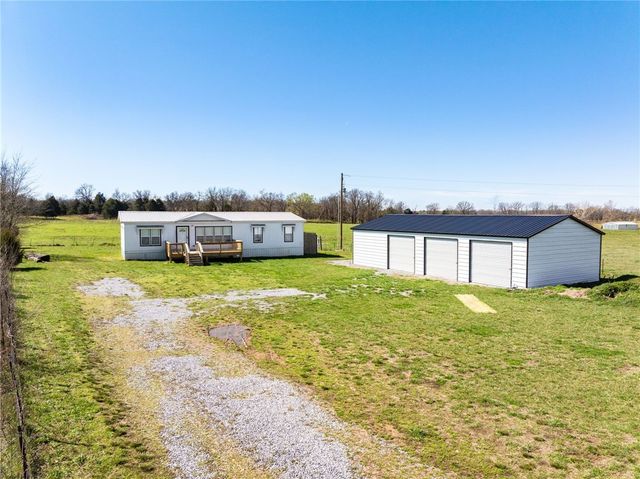 21649 W Big Springs Road, Gravette, AR 72736