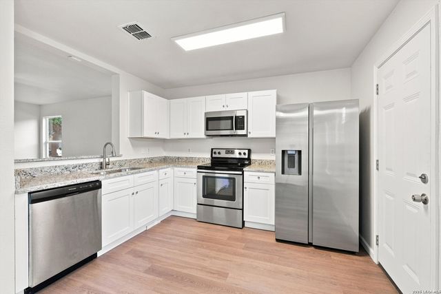 6814 FREEDOM RDG, San Antonio, TX 78242
