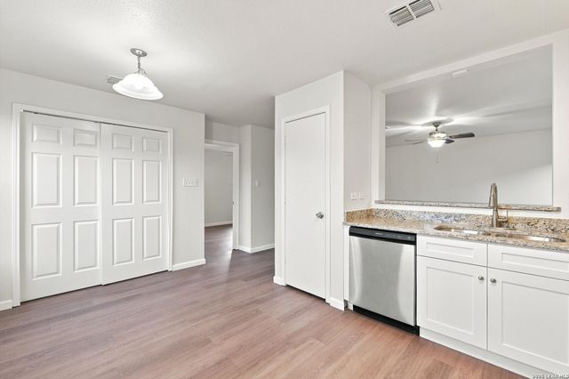 6814 FREEDOM RDG, San Antonio, TX 78242