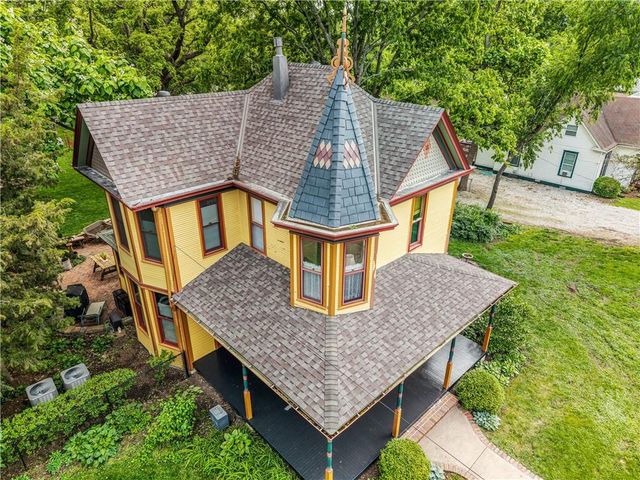 1704 SW Walnut Street, Blue Springs, MO 64015