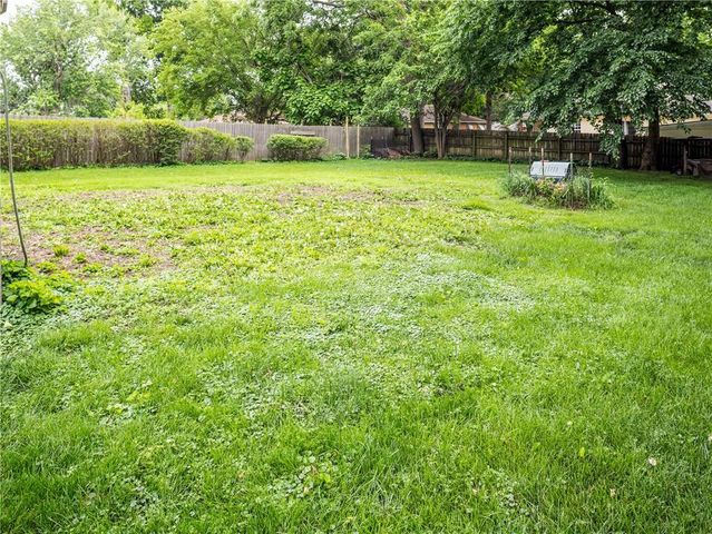 1704 SW Walnut Street, Blue Springs, MO 64015