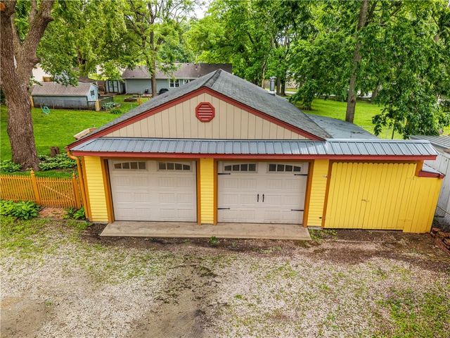 1704 SW Walnut Street, Blue Springs, MO 64015
