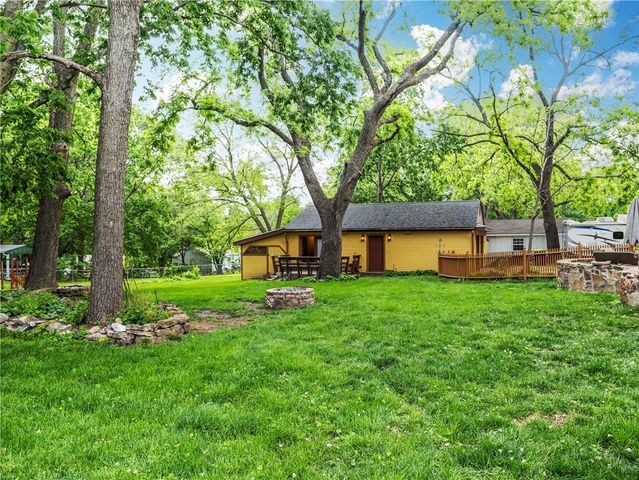 1704 SW Walnut Street, Blue Springs, MO 64015