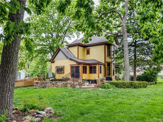1704 SW Walnut Street, Blue Springs, MO 64015