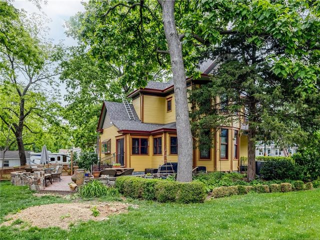 1704 SW Walnut Street, Blue Springs, MO 64015