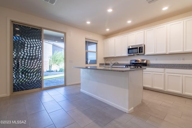 6836 W Canopus Loop, Tucson, AZ 85757