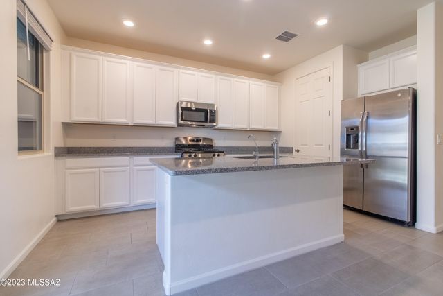 6836 W Canopus Loop, Tucson, AZ 85757